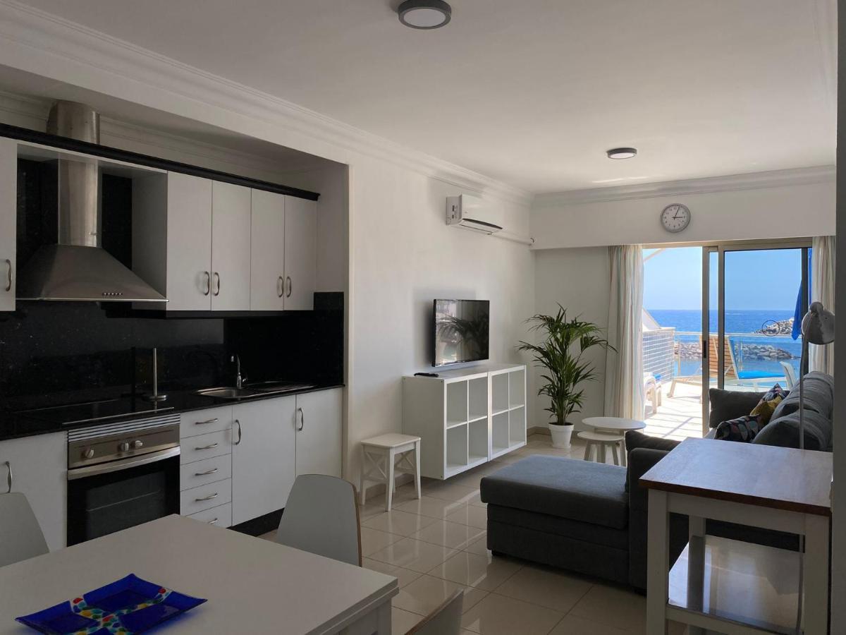 Billy'S Beachfront Apartment With Pool Access Puerto De Mogan Extérieur photo