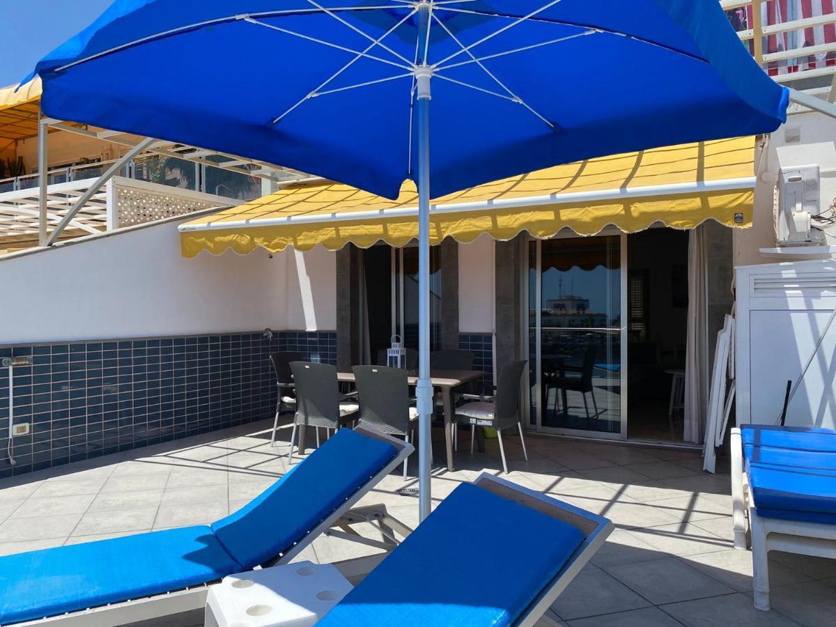 Billy'S Beachfront Apartment With Pool Access Puerto De Mogan Extérieur photo